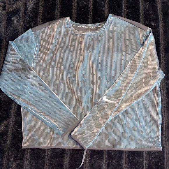 Nike Running Shirt - Picture 3 of 8